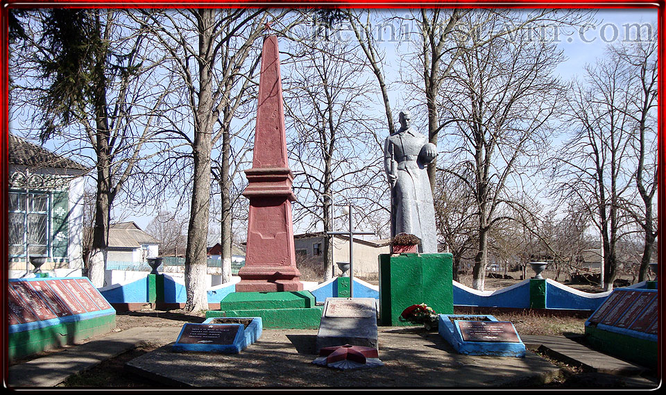 Пам'ятник загиблим воїнам, с.Березівка, Чернівецький район