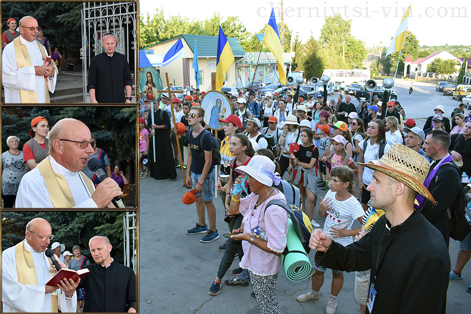 зустріч паломників біля костелу святого Миколая, смт Чернівці