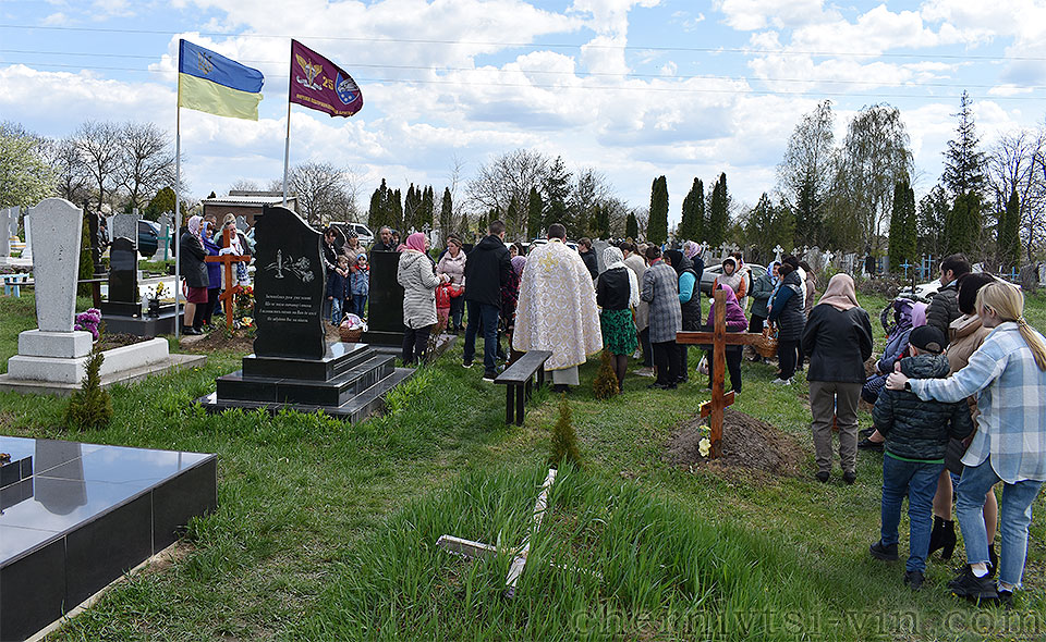 молитва за померлих, село Сокіл, район Чернівецький
