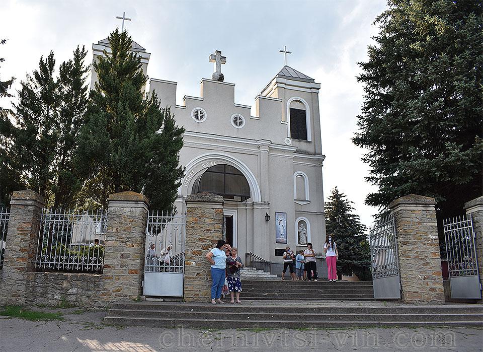костел святого Миколая в смт Чернівці