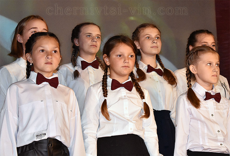 дівчата співають, Чернівецький район 1923-2020
