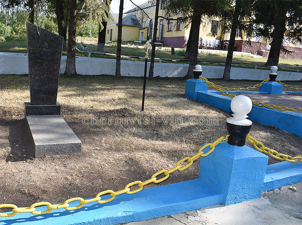 пам'ятник загиблим воїнам в селі Біляни, Чернівецька ТГ