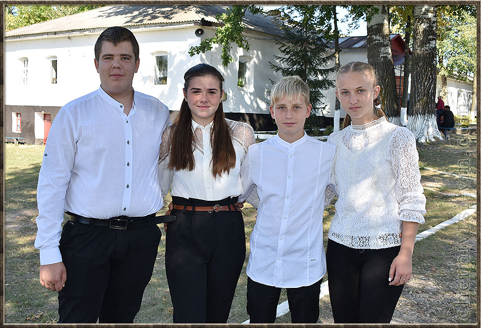 учні Білянської гімназії, Чернівецький район Вінницької області