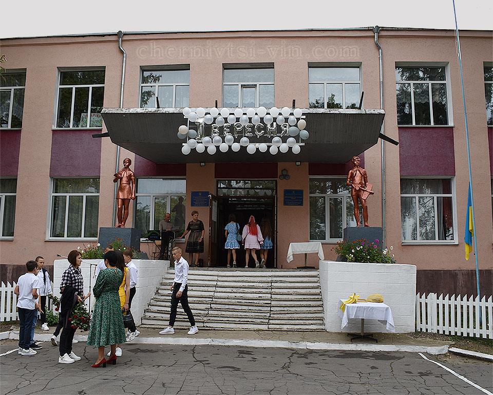 Сокільська школа, Чернівецька громада