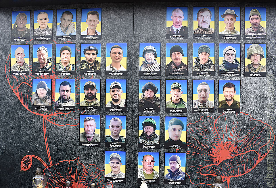 стела пам'яті, смт Чернівці