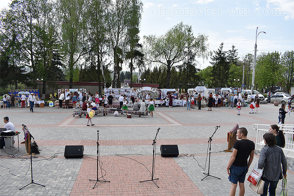 Великодні гаївки, смт Чернівці