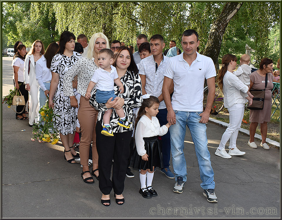 першокласники з батьками, Сокільська школа