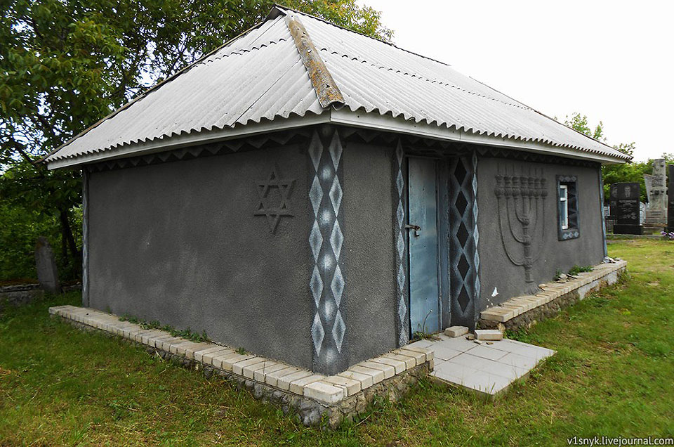 сторожка на єврейському кладовищі, с.Мазурівка, Чернівецький район