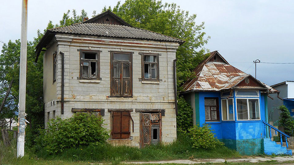 старі будинки, смт Чернівці, Чернівецький район