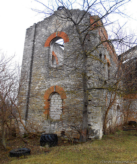 старий цукрозавод в селі Борівці у Чернівецькому районі