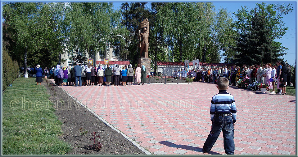 пам'ятник воїнам вітчизняної війни, смт Чернівці